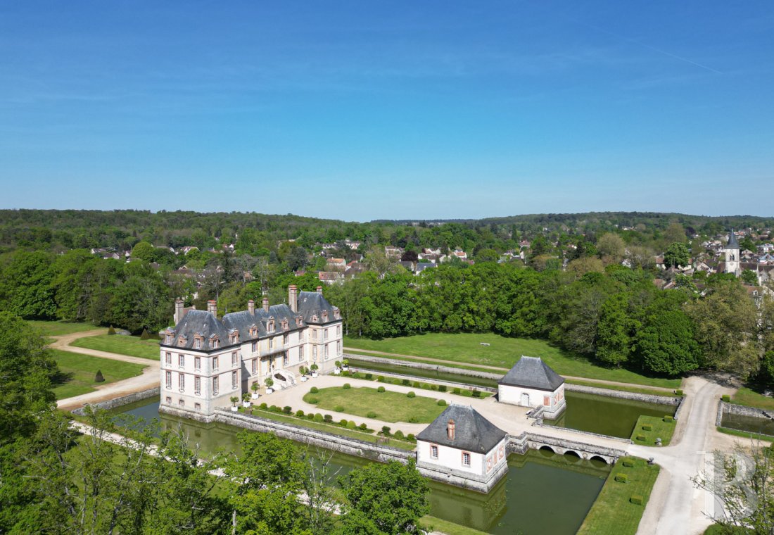 En Seine-et-Marne, entre Fontainebleau et Nemours, un château de famille du 17e siècle - photo  n°4